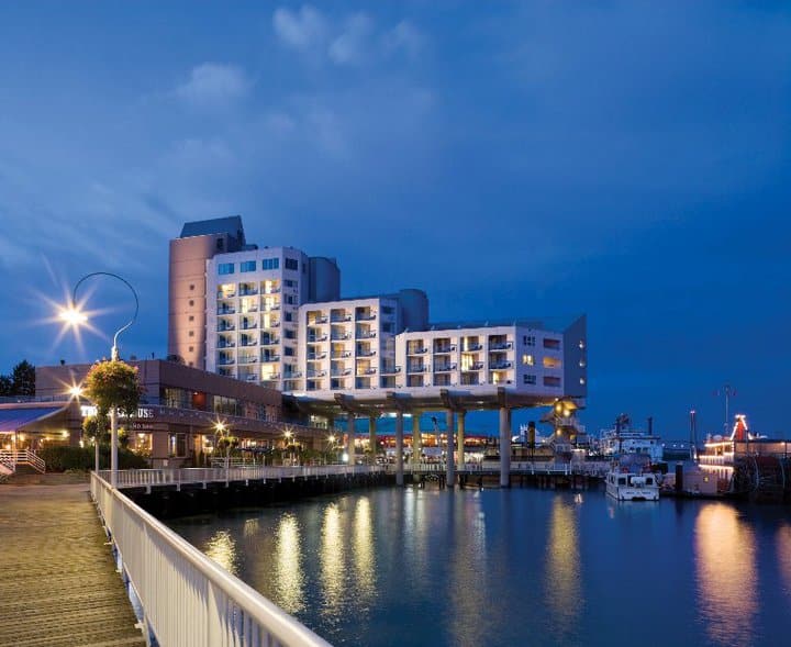 Built on pillars elevated over the Fraser River in New Westminster, Inn At The Quay hotel is a favourite...


 	 Address: 900 Quayside Dr, New Westminster, BC V3M 6G1, Canada
 	  Phone: +1 800 663 2001
 	  Ports Level 2: 1x  1x  Cost: Free
